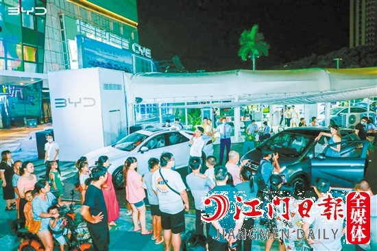 在過去的一年，新能源汽車受到許多消費(fèi)者的青睞。