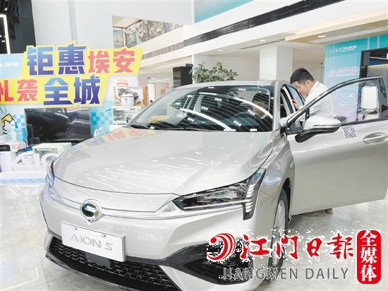 購買新能源汽車的消費(fèi)者越來越多。