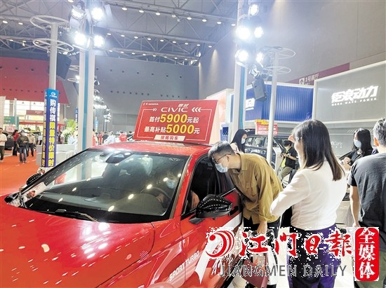 本屆“五一”車展期間，許多汽車經(jīng)銷商將推出購車優(yōu)惠。
