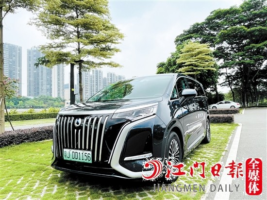 騰勢D9看起來好像很笨重，但駕駛起來非常輕巧。