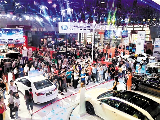 往屆本報(bào)車展人氣旺。