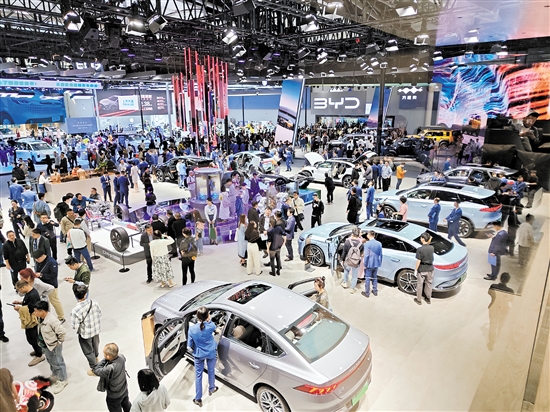 自主品牌展區(qū)人氣旺。