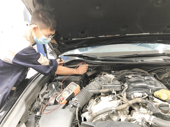 定期檢查車輛的線路是否老化、破裂，避免車輛自燃。