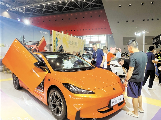 每一屆車展都能吸引數(shù)十家經銷商參展，方便消費者貨比三家一站式買車。