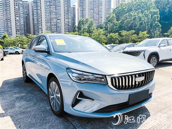 第四代帝豪2025款盡顯大氣動感風(fēng)范。