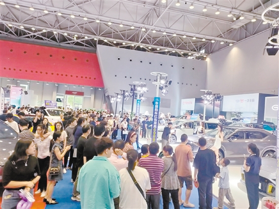 本報往屆車展人氣旺。