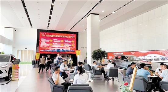 新能源汽車深受消費者青睞。