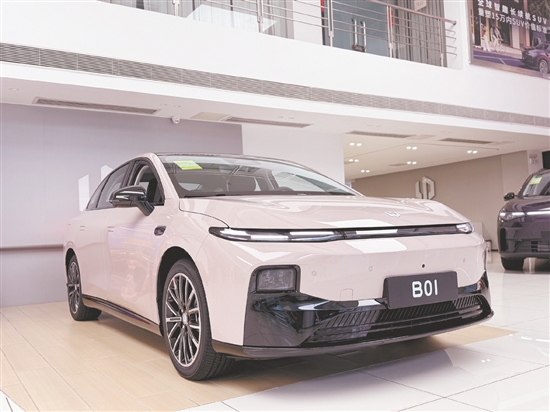 零跑B01外觀優(yōu)雅動感。